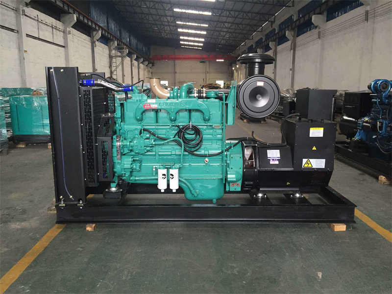 高坪如何判断一个电压表是否具有自动量程切换功能？