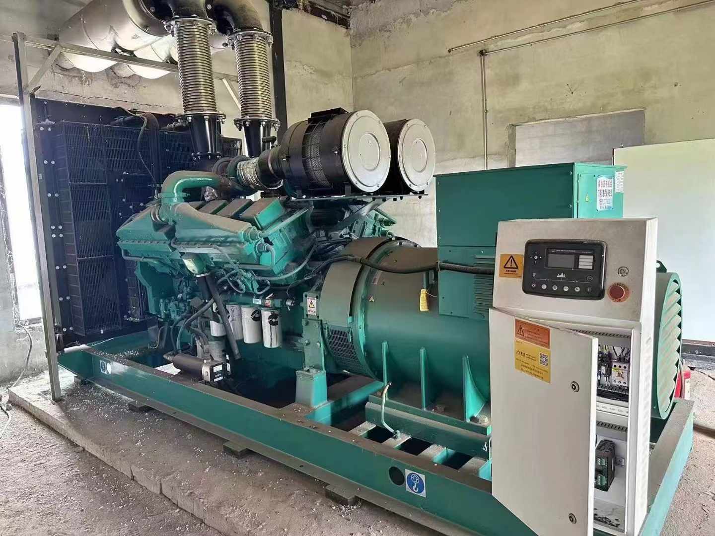 高坪无功补偿装置的性能评估需要考虑哪些因素？