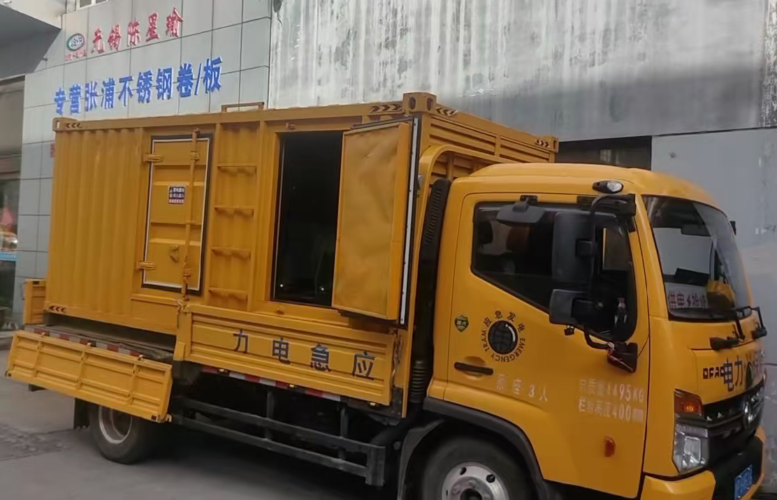 高坪柴油发电机组负载测试时应如何监控机组的运行状态？